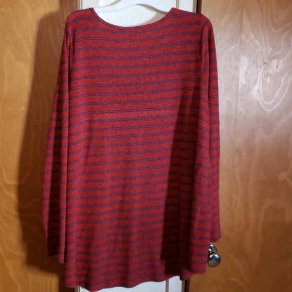 Lularoe Lynnae shirt - Picture 2 of 4